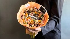 Как удивить букетом учителя, рассказала фуд-флорист Ксения Камерилова