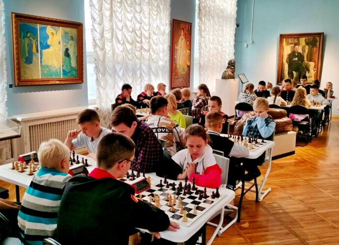 Юные шахматисты сыграли в Тульском музее изобразительных искусств