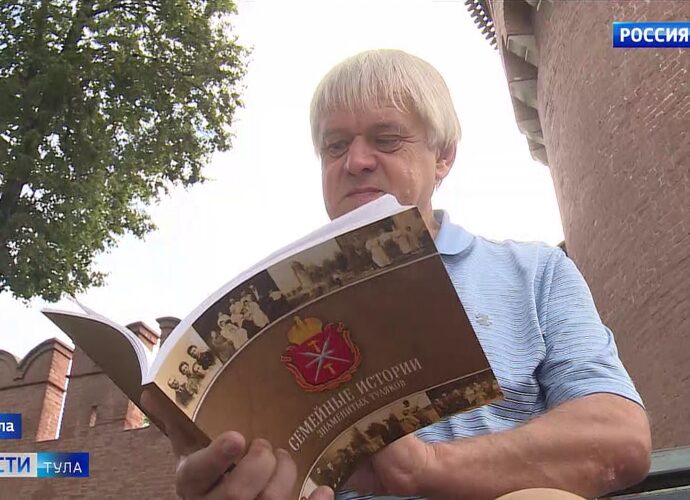 Молодым избирателям Тульской области подарят книги Сергея Гусева