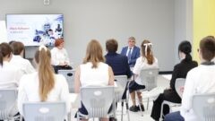 Дмитрий Миляев провёл урок «Разговоры о важном» в школе посёлка Петровский