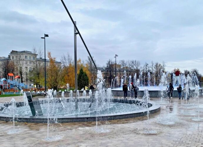В Кировском сквере запустили комплекс фонтанов