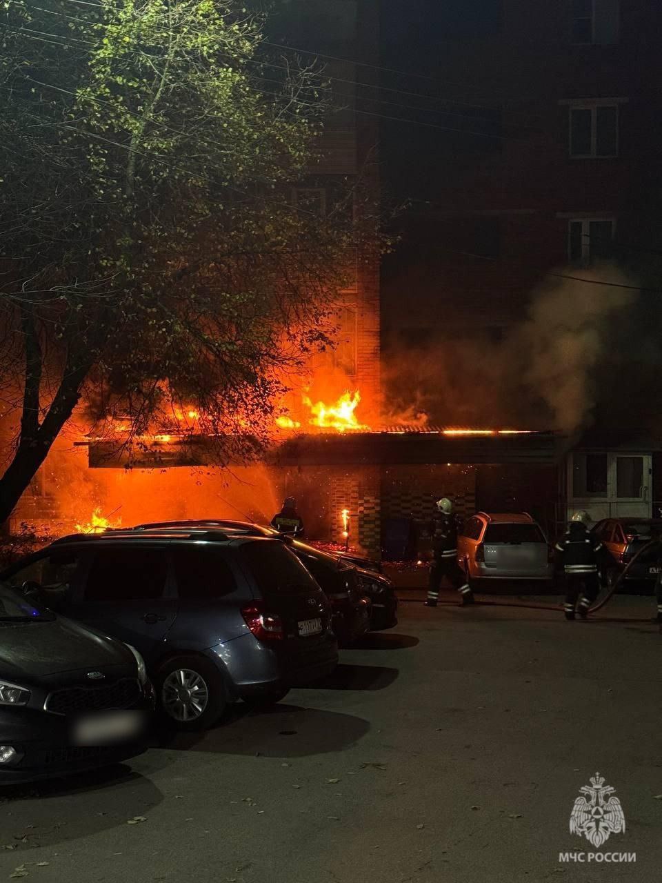 Тульские спасатели вывели из огня пять жителей