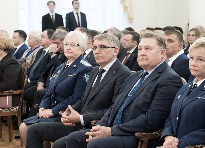 Дмитрий Миляев вручил награды сотрудникам регионального Управления Федерального казначейства