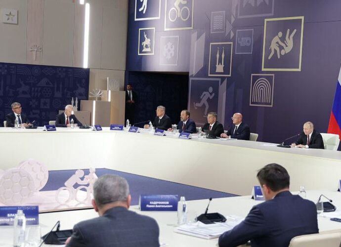 Дмитрий Миляев доложил Владимиру Путину о работе над новой госпрограммой в области спорта