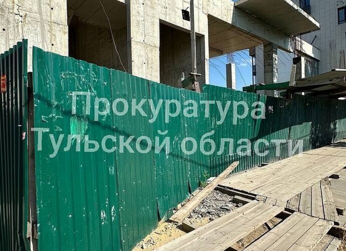 Прокуратура нашла нарушения при строительстве спортивного центра на Болдина
