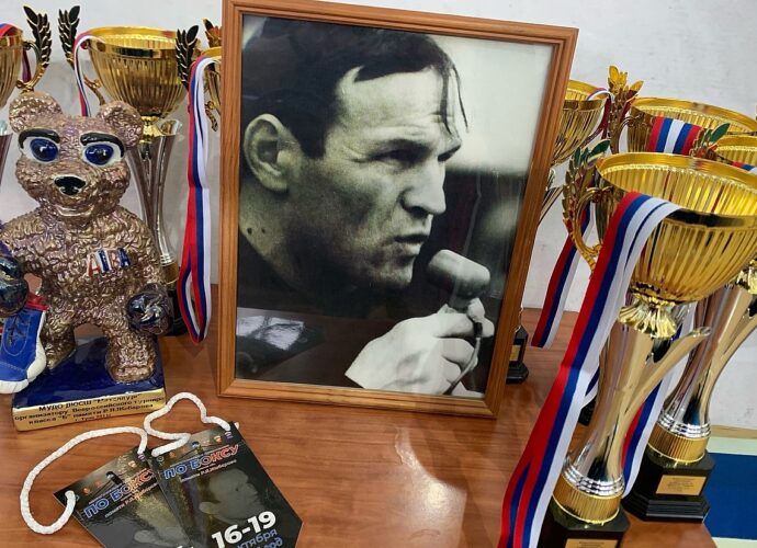 На боксёрском турнире памяти Романа Жабарова разыграны первые золотые медали