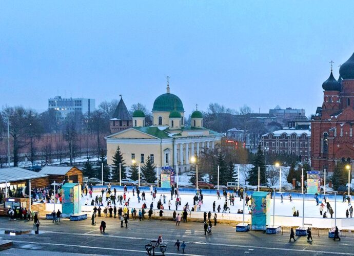 Губернский каток на площади Ленина в Туле в 2023 году