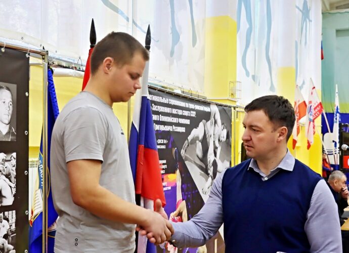 В Новомосковске прошли межрегиональные соревнования по греко-римской борьбе