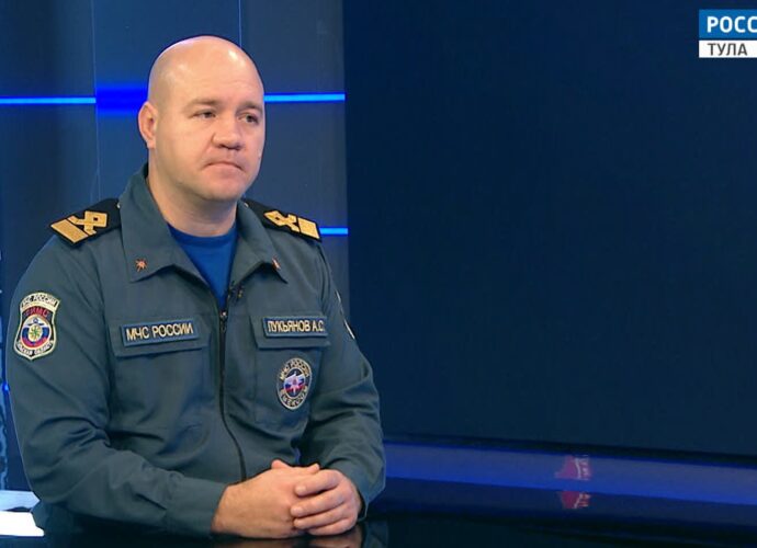 Провалившемуся под лёд человеку важно сказать, что помощь идёт