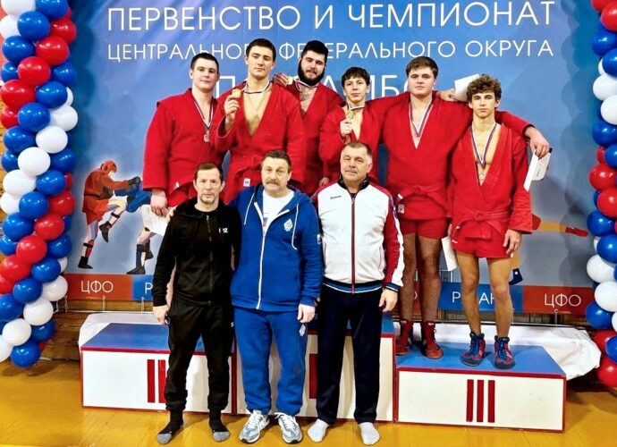 Тульские самбисты завоевали 12 медалей на чемпионате и первенстве ЦФО