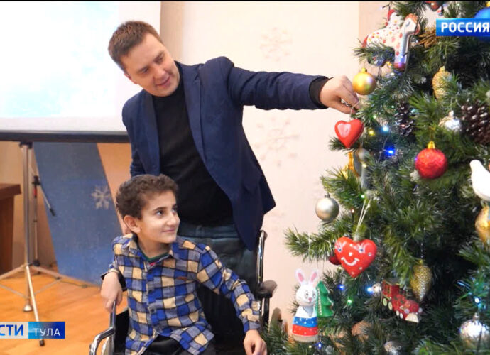 Депутаты Облдумы порадовали детей в Тульской областной больнице