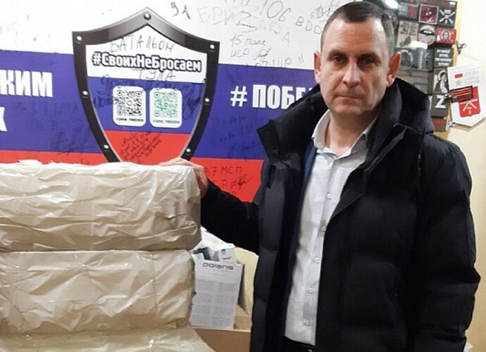 Депутат Сергей Гребенщиков передал волонтёрам партию парафина для окопных свечей