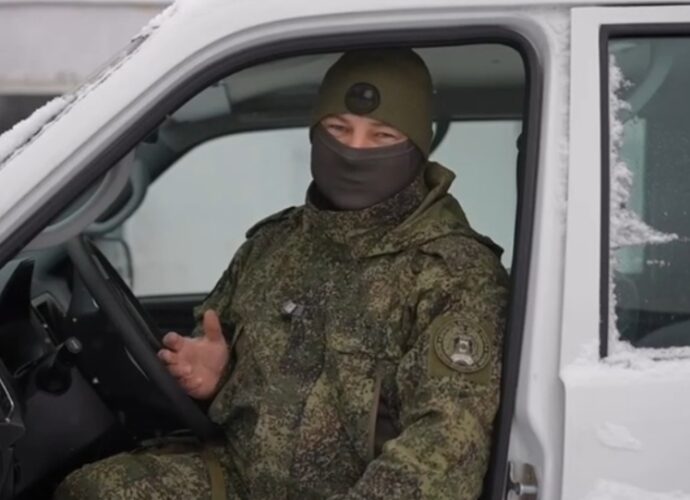 Военнослужащие поблагодарили Дмитрия Миляева за предоставленное оборудование
