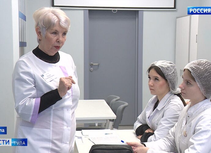 Губернатор Дмитрий Миляев поздравил преподавателей тульского медколледжа с юбилеем учреждения