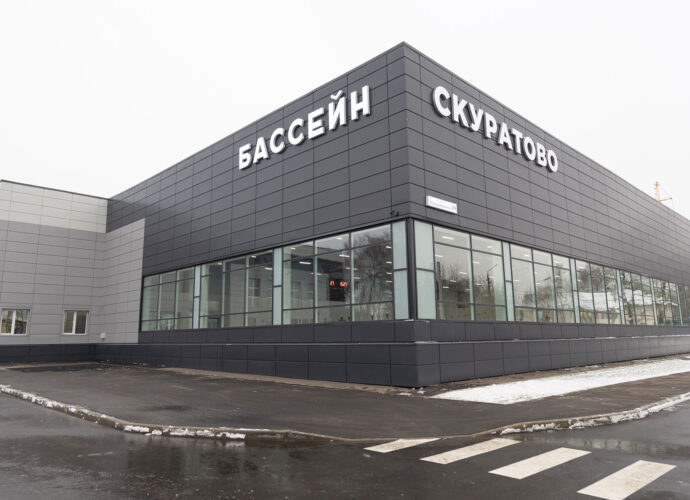 Дмитрий Миляев посетил новый спорткомплекс в Скуратово