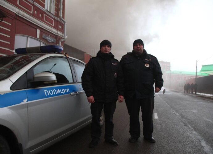 Пожар заметили полицейские: они вызвали МЧС и эвакуировали людей