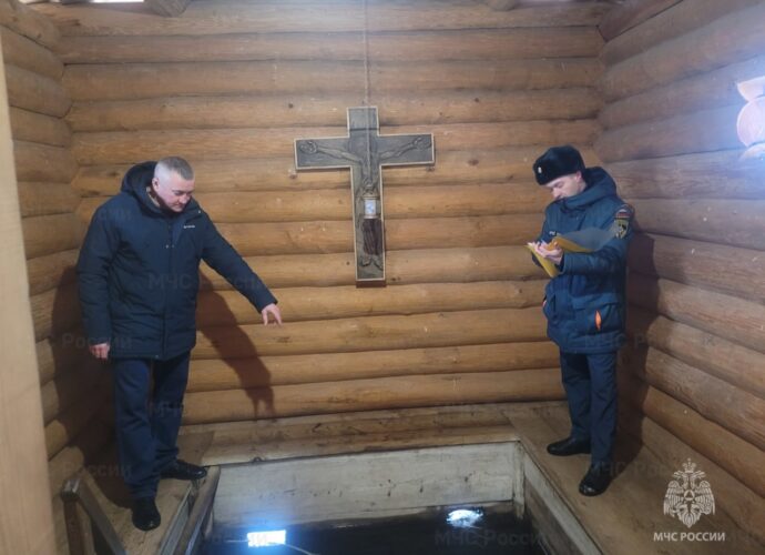 В преддверии Крещения Господня спасатели посетили храмы
