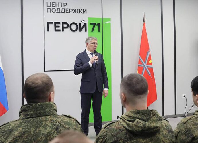 Дмитрий Миляев наградил военных, отразивших атаку БПЛА на Тульскую область
