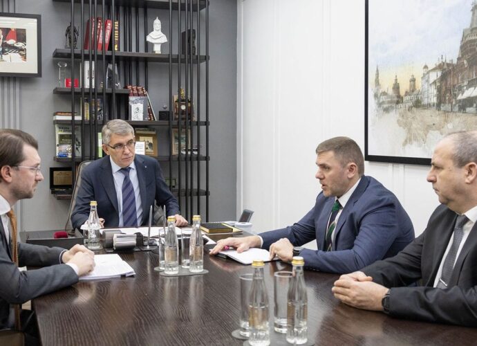Губернатор Миляев провел рабочую встречу с руководителями компании «НОВАТЭК - СПГ топливо»