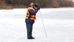 Никакой лёд нельзя назвать безопасным: рейд МЧС по водоёмам