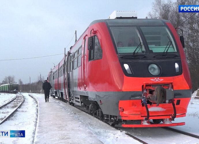 Утром 4 апреля на железнодорожном переезде на 242-м километре перегона Узловая — Жданка (вблизи деревни Прилесье) произошло столкновение пригородного поезда «Узловая — Ефремов» с легковым автомобилем.