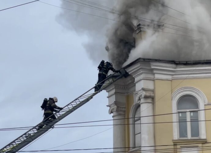 В Туле приостановлен доступ к сгоревшему зданию военного госпиталя