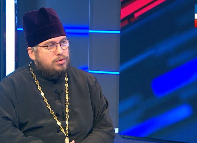 Купание в проруби: церковь не призывает требовать от Бога чуда