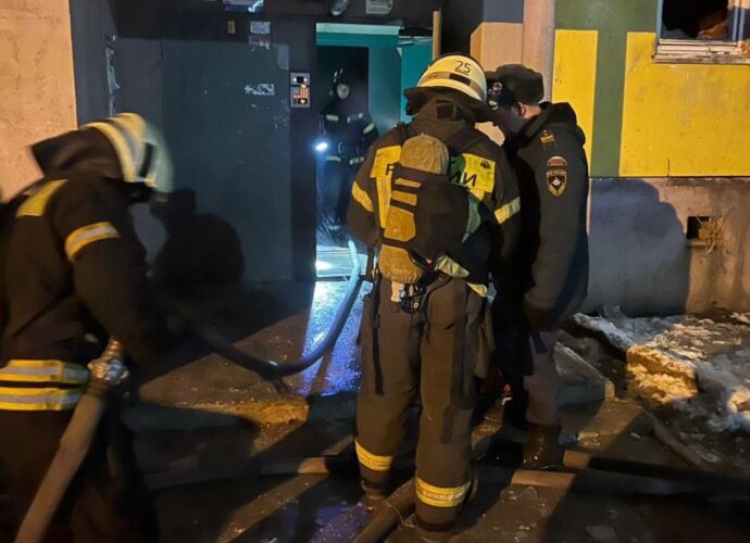 Пожар в Новомосковске: огнеборцы спасли 14 человек