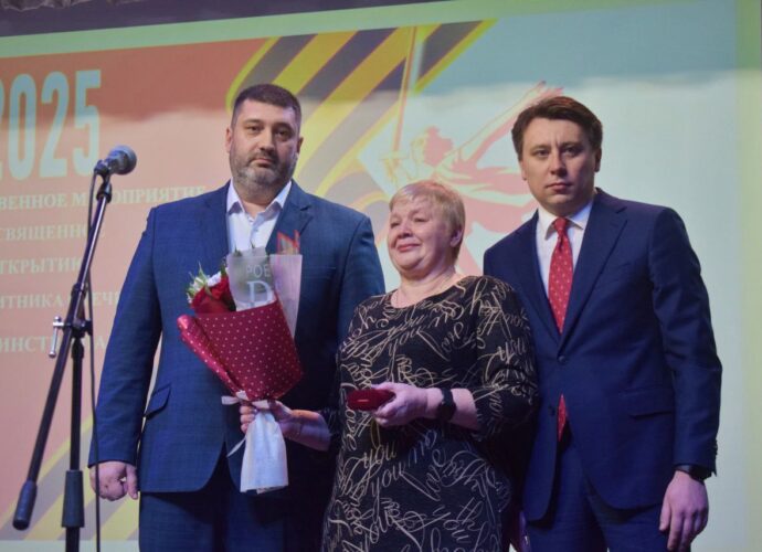 Награду «За отвагу» Ивана Михайловича Гаврикова торжественно вручили внучке героя