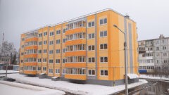 Жители бараков из Ленинского получили ключи от новых квартир Жители бараков из Ленинского получили ключи от новых квартир