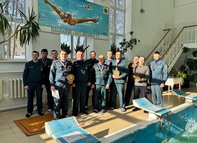 Сотрудники МЧС России провели турнир по плаванию на 50 метров