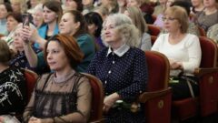 Дмитрий Миляев поздравил женщин с наступающим днём 8 Марта