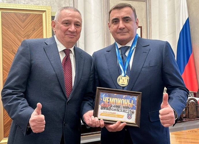 Алексей Дюмин получил золотую медаль Чемпионата России по хоккею-следж