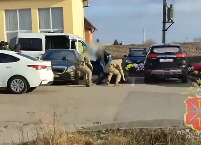 Тульские полицейские в Калининграде задержали группу дропперов