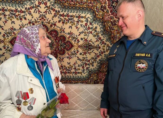 Тружениц тыла поздравили с наступающим праздником