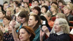 Дмитрий Миляев поздравил женщин с наступающим днём 8 Марта