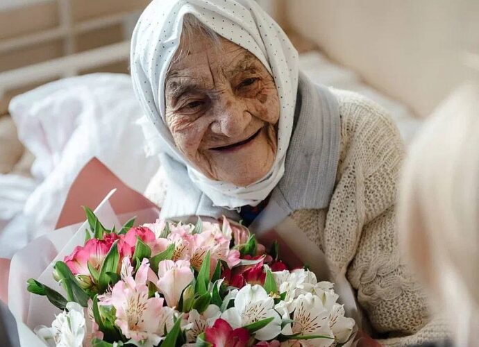 Спасенную в Курской области 101-летнюю бабушку заберут тульские родственники