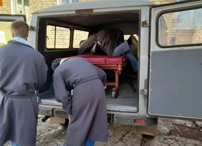 Туляки передали специальную кровать для раненых в госпиталь