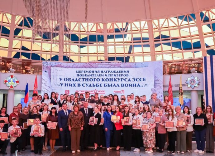 В тульском Музее оружия наградили победителей конкурса эссе «У них в судьбе была война…»