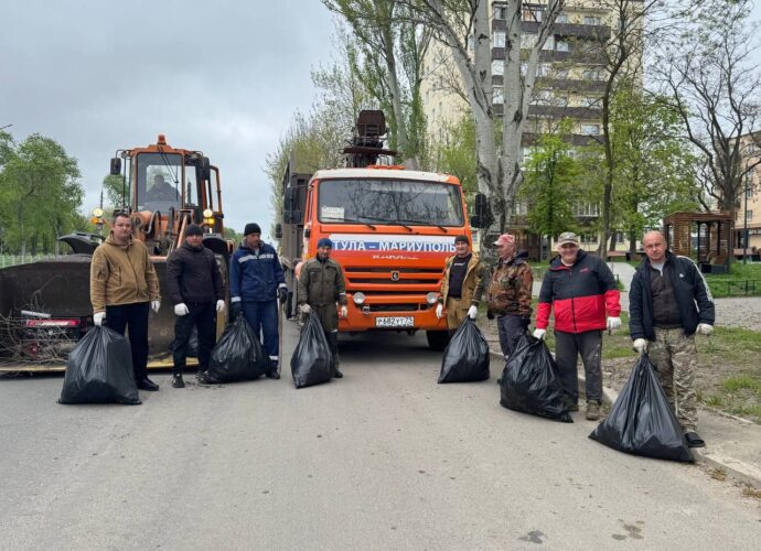 Тульские строители провели субботник в Мариуполе