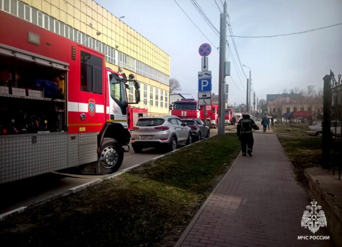 Огнеборцы потушили пожар неподалеку от Тульского музея оружия