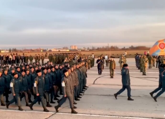 Спасатели начали репетиции Парада Победы