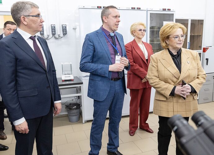 Вероника Скворцова ознакомилась с работой биолабораторий ТулГУ