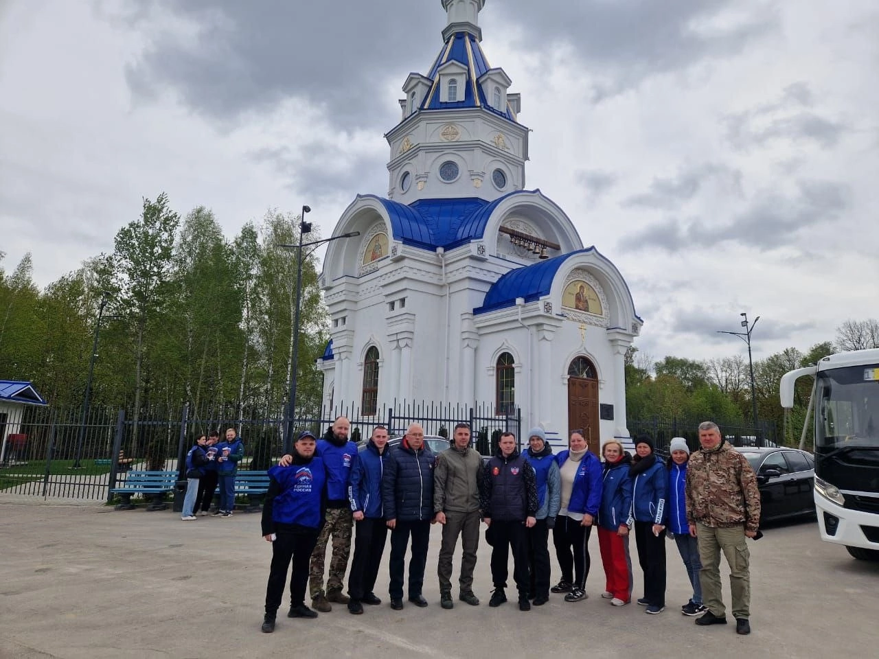 Алексей Эрк и Илья Беспалов навели порядок на воинском кладбище