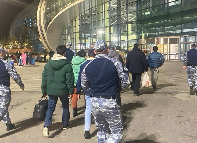 Тульские судебные приставы за 2 недели выдворили 18 мигрантов-нелегалов