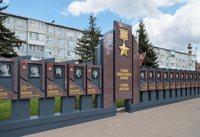 В Узловой торжественно открыли «Мемориал Героям» В Узловой торжественно открыли «Мемориал Героям»