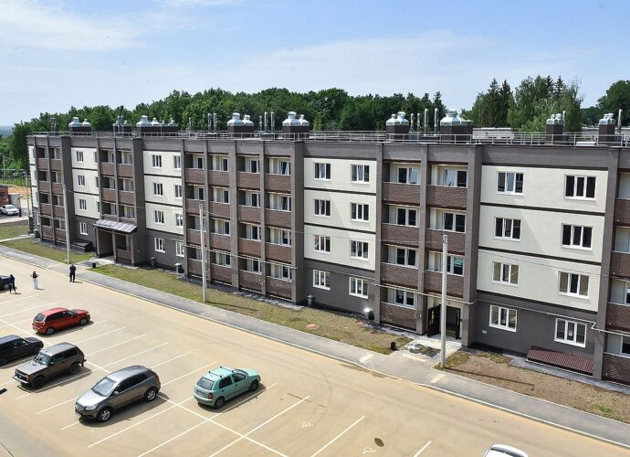 Дети-сироты получили квартиры в Барсуках