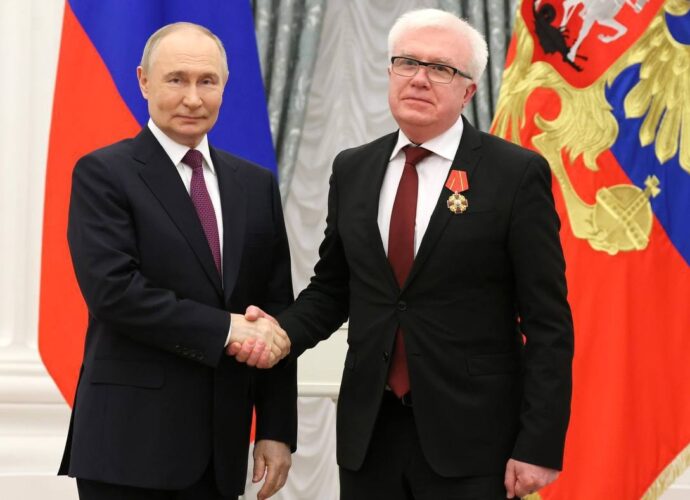 Владимир Путин наградил Алексея Левыкина орденом Александра Невского