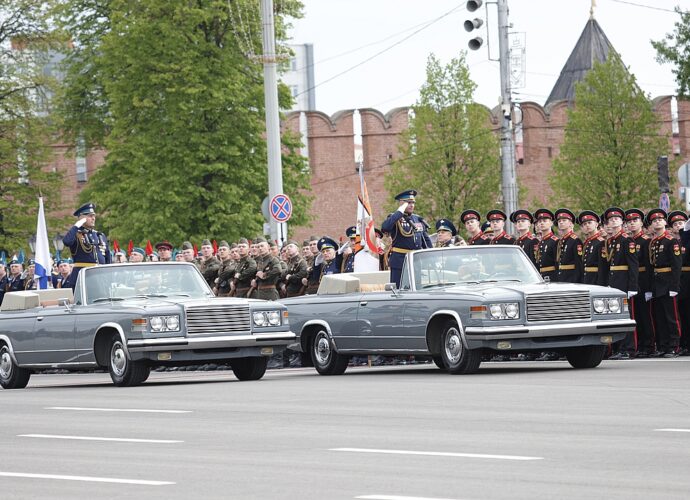 В честь 80-й годовщины Победы в Великой Отечественной войне, 9 мая на площади Ленина в Туле состоялся военный парад.