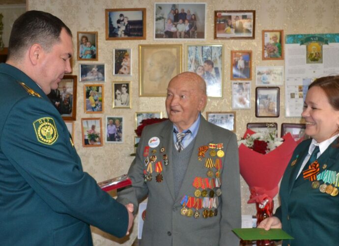 Тульского ветерана наградили медалью «За доблесть»
